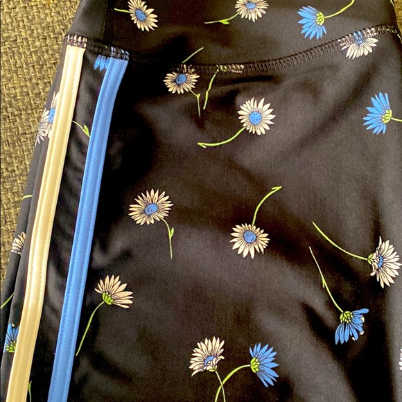 The Upside Leggings - Picture 3 of 7